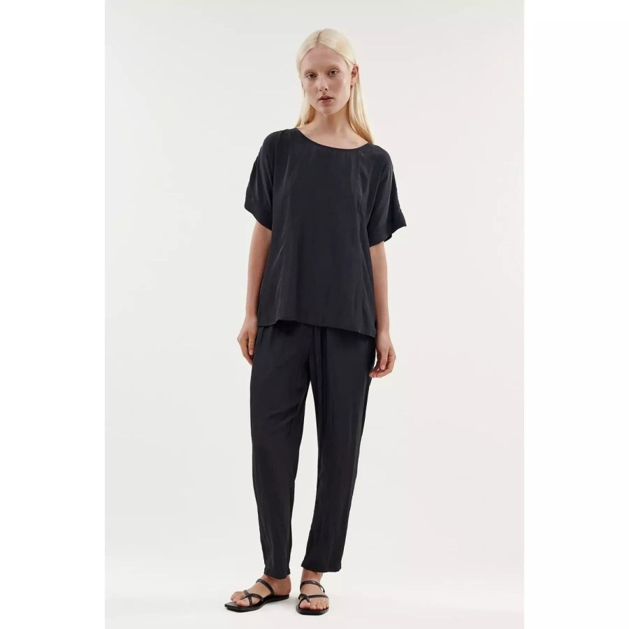 Fashion LAYER/D | Layer/D | Parvi Tee | Coal